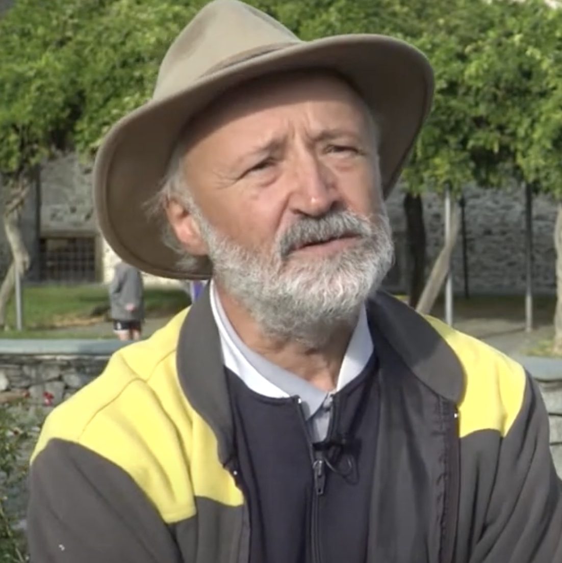 A5CE27B7-4AB2-487E-9D78-195ED1461830